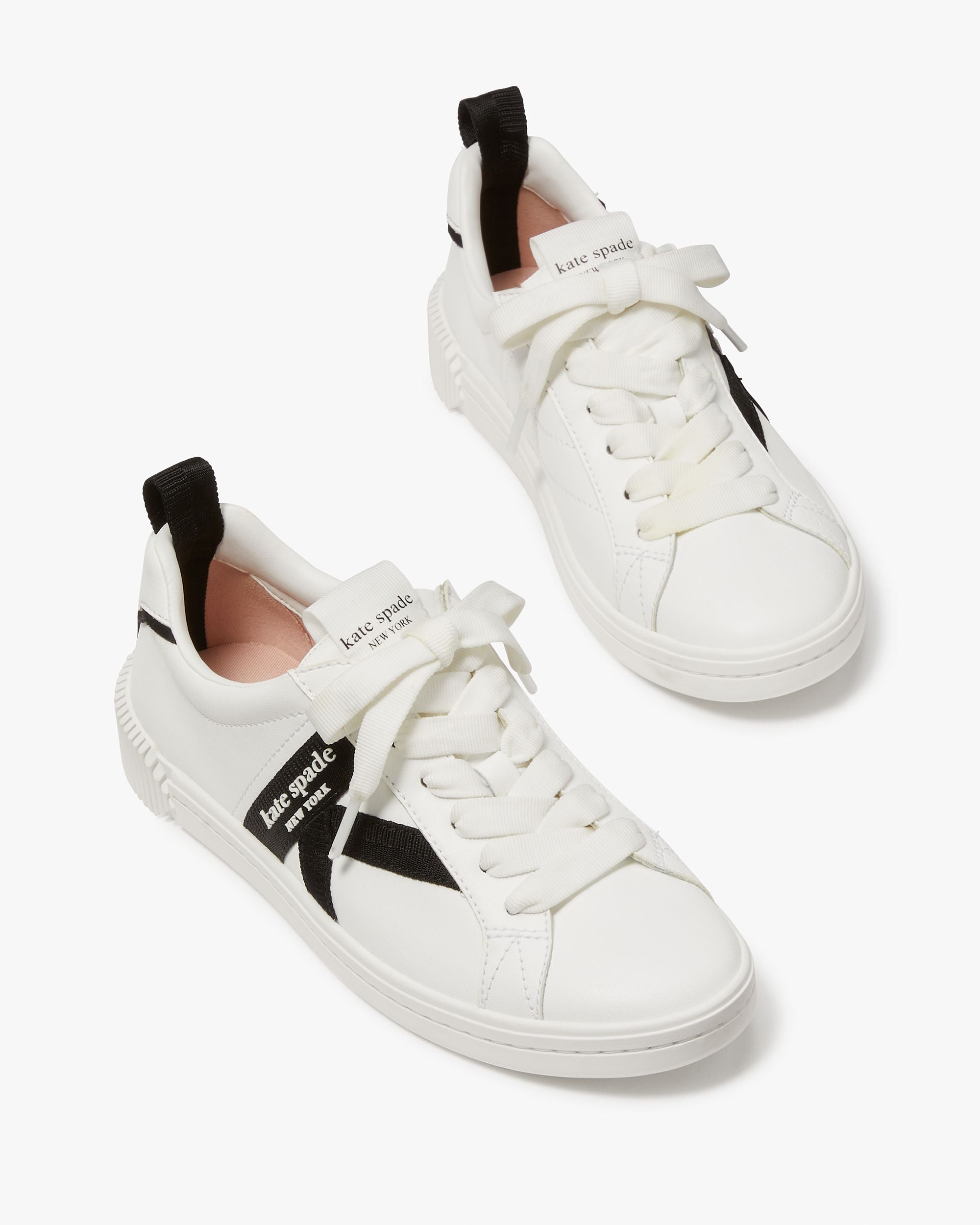 KG693-Signature Sneakers-True White / Black