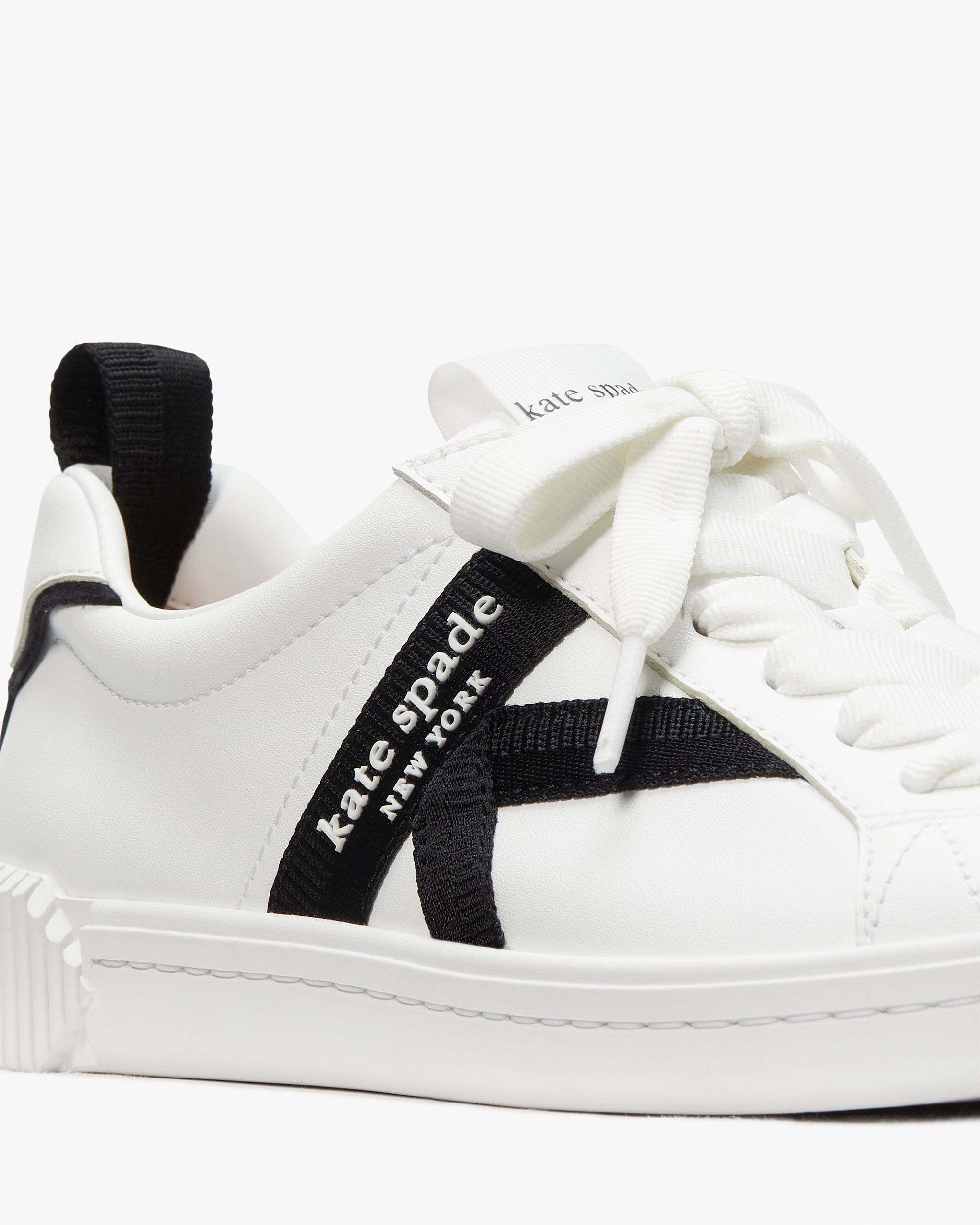 kg693_Signature Sneakers_True White / Black