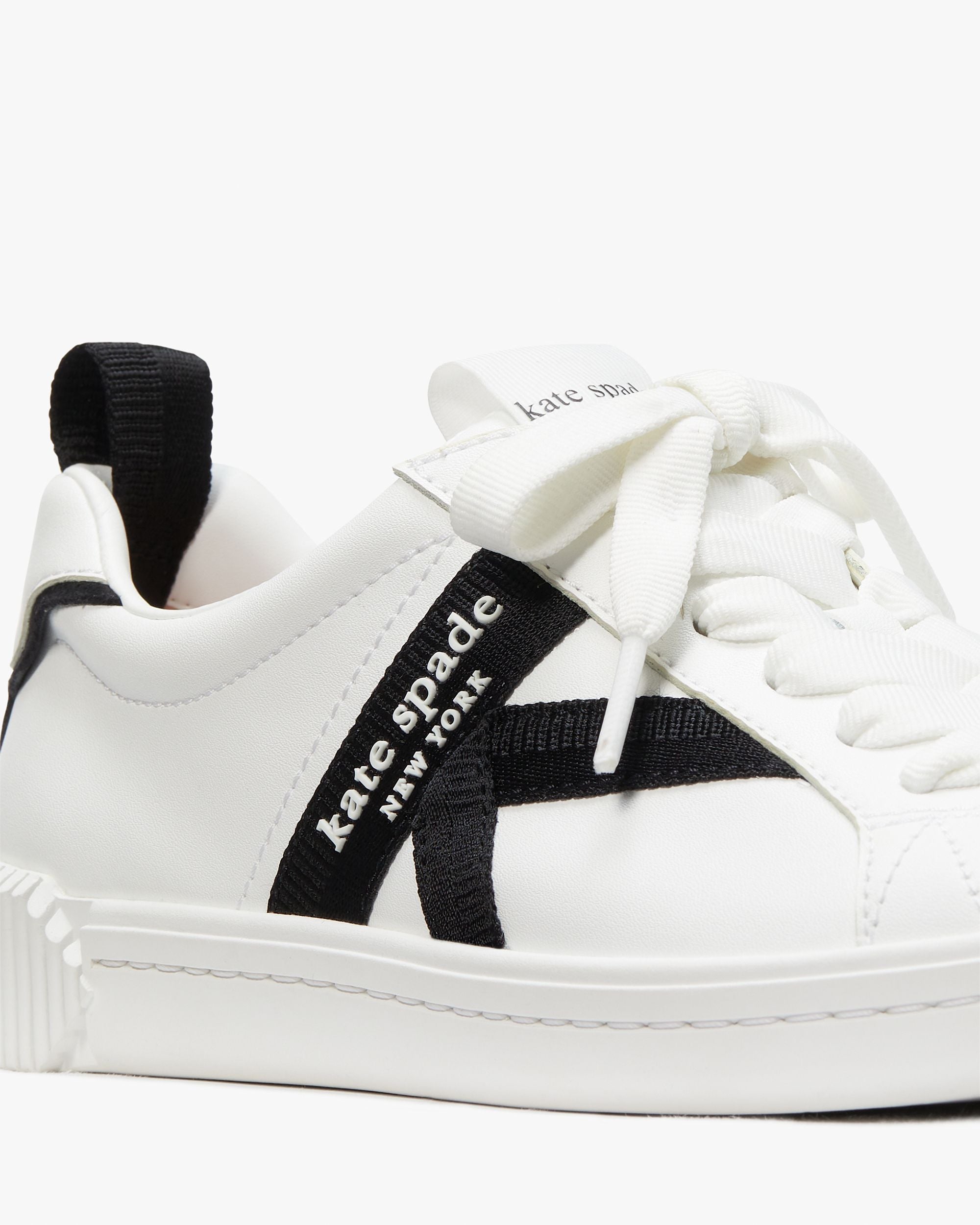 KG693-Signature Sneakers-True White / Black