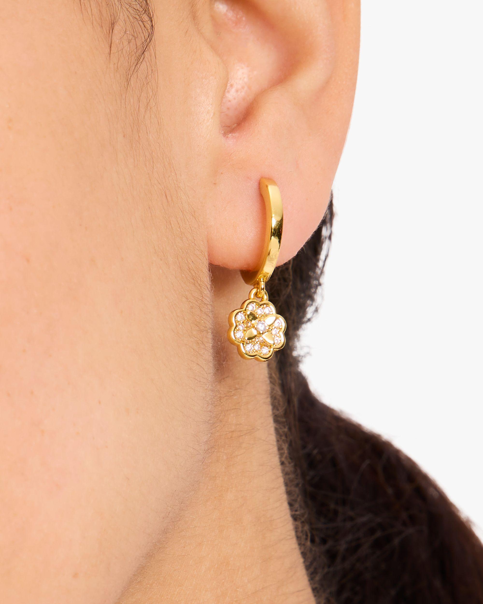 KJ320-Heritage Bloom Huggie Drop Earrings-Clear/Gold